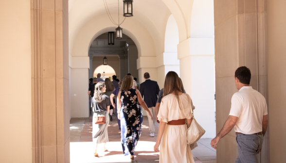 Freshmen arrive on campus