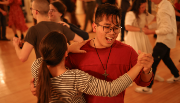 Andrew Le ('25) goes crazy on the dance floor