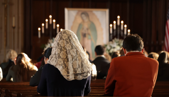 Blessing in New England with a relic of the True Cross