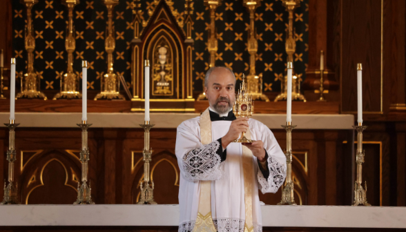 Blessing in New England with a relic of the True Cross