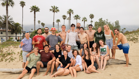 Students go to beach