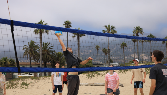 Students go to beach