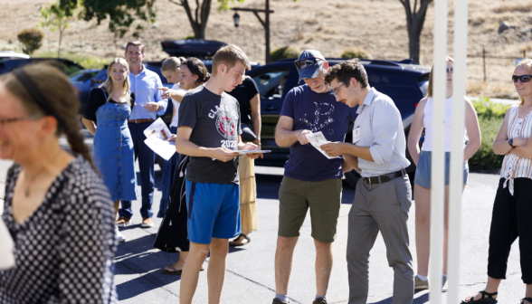 Freshmen arrive on campus