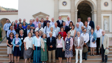 All Summer Seminar attendees posing afront the Chapel
