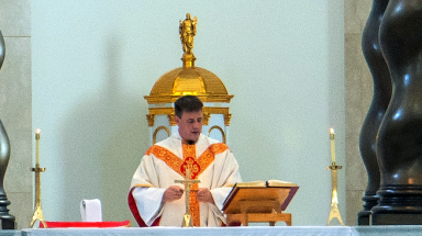 Rev. John Winkowitsch, O.P. (’04), offers Mass