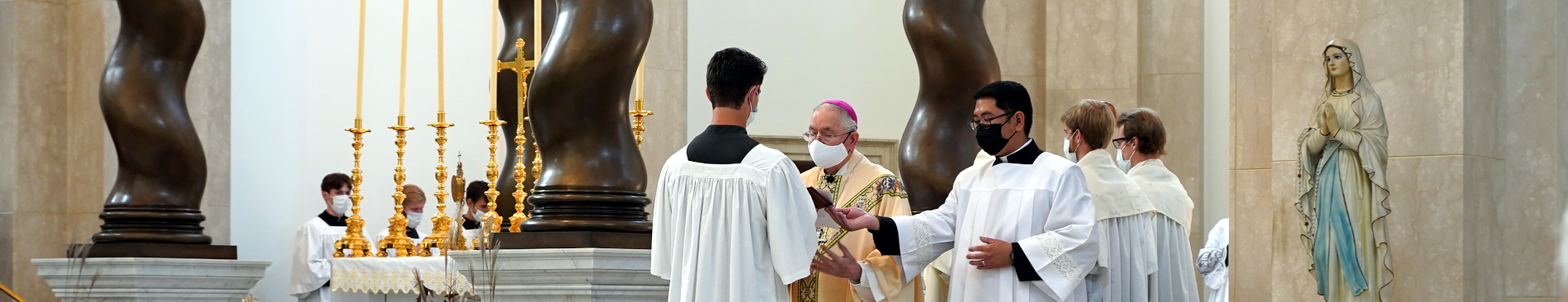 Archbishop Gomez offers Mass