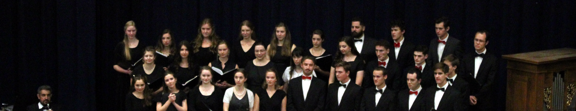 The whole choir together