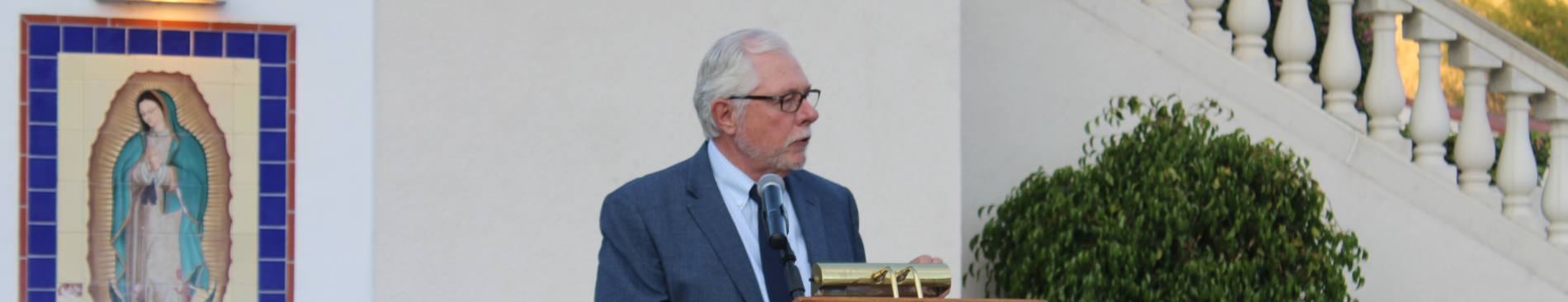 President McLean addresses the Alumni Dinner