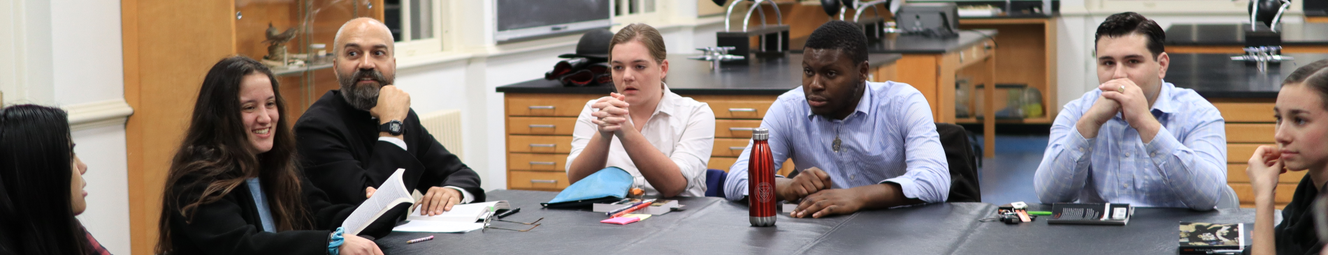 Students discuss the text 