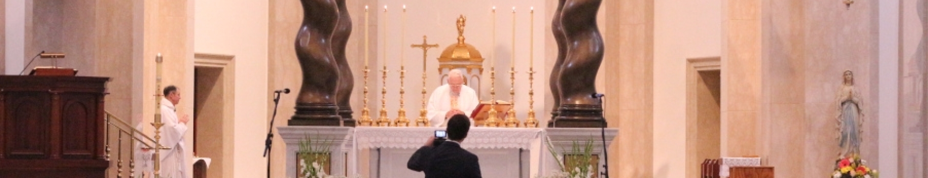 Slideshow: Livestreaming Easter Mass from the California Cha