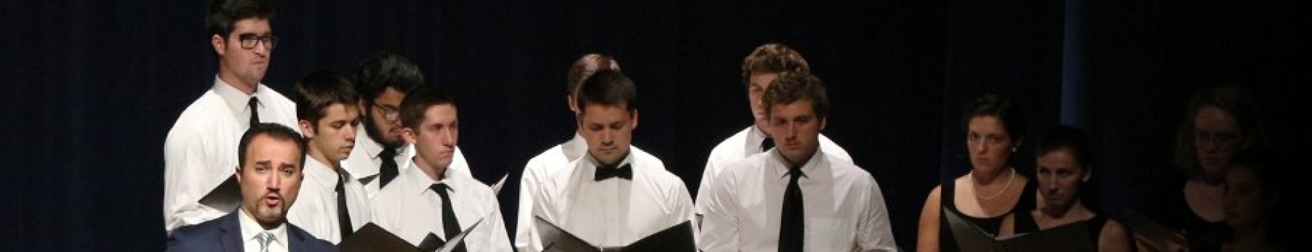 Video: Luciano Lamonarca Sings with the Thomas Aquinas Colle