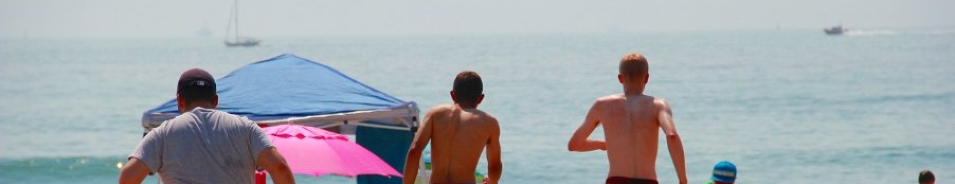 Slideshows: Senior-Freshman Beach Day & Dance 2017