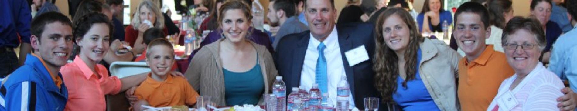 Slideshow: Alumni & Parents’ Associations Host Dinner for Se
